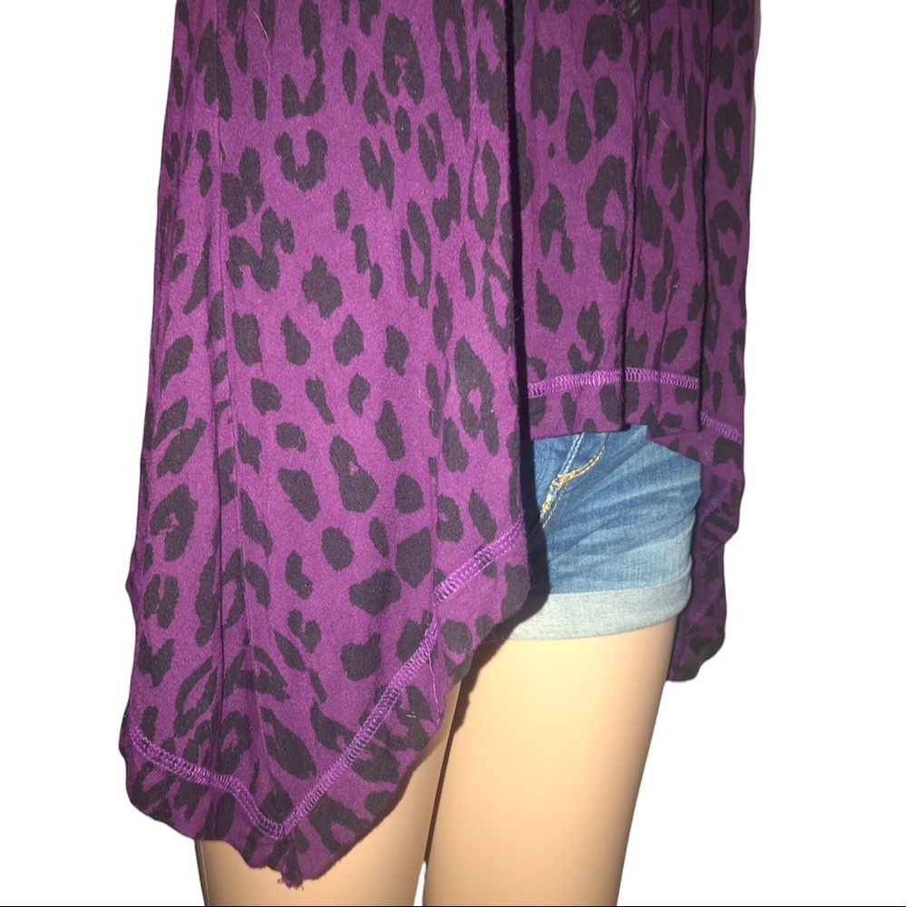 𝐕𝐄𝐑𝐀 𝐖𝐀𝐍𝐆 | PURPLE AND BLACK CHEETAH PRINT RACERBACK TANK TOP - Picture 5 of 10